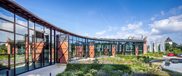 Bürogebäude Lokschuppen „Inside“ (Altbau); Fertigstellung: 2014; Bauherr: Lokschuppen Projektgesellschaft GmbH & Co. KG, D-61352 Bad Homburg v.d. Höhe; Eigentümer: Taunus Sparkasse, D-61352 Bad Homburg v.d. Höhe, www.taunus-sparkasse.de; Architekt: Karl Dudler Architekten, D-60596 Frankfurt am Main, www.karldudler.de;